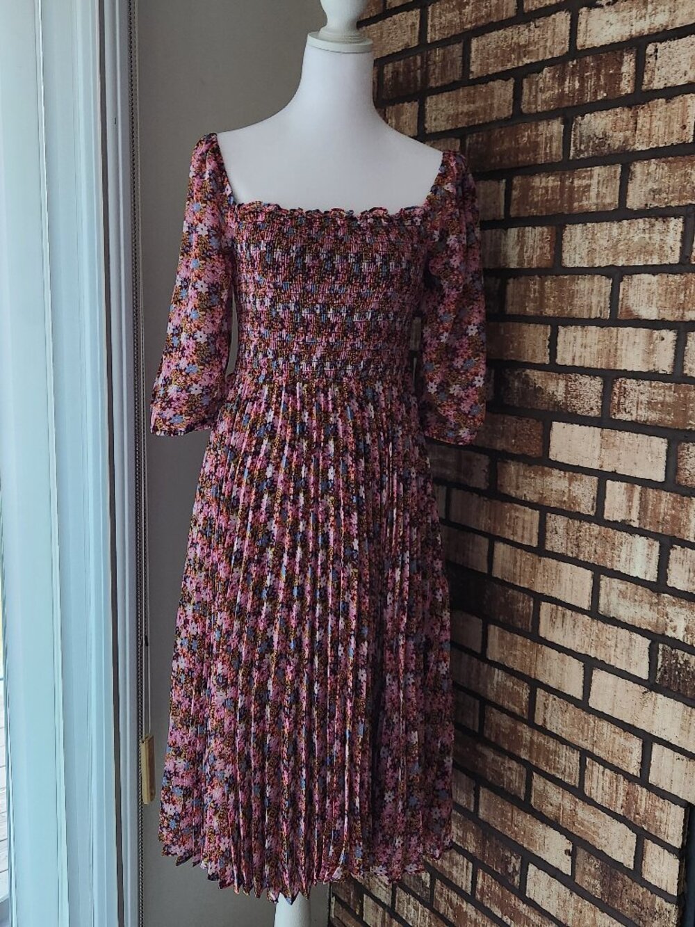 BCBGGeneration Dress Floral Smocked Bodice Puff Sleeve Pleated Skirt Size 6